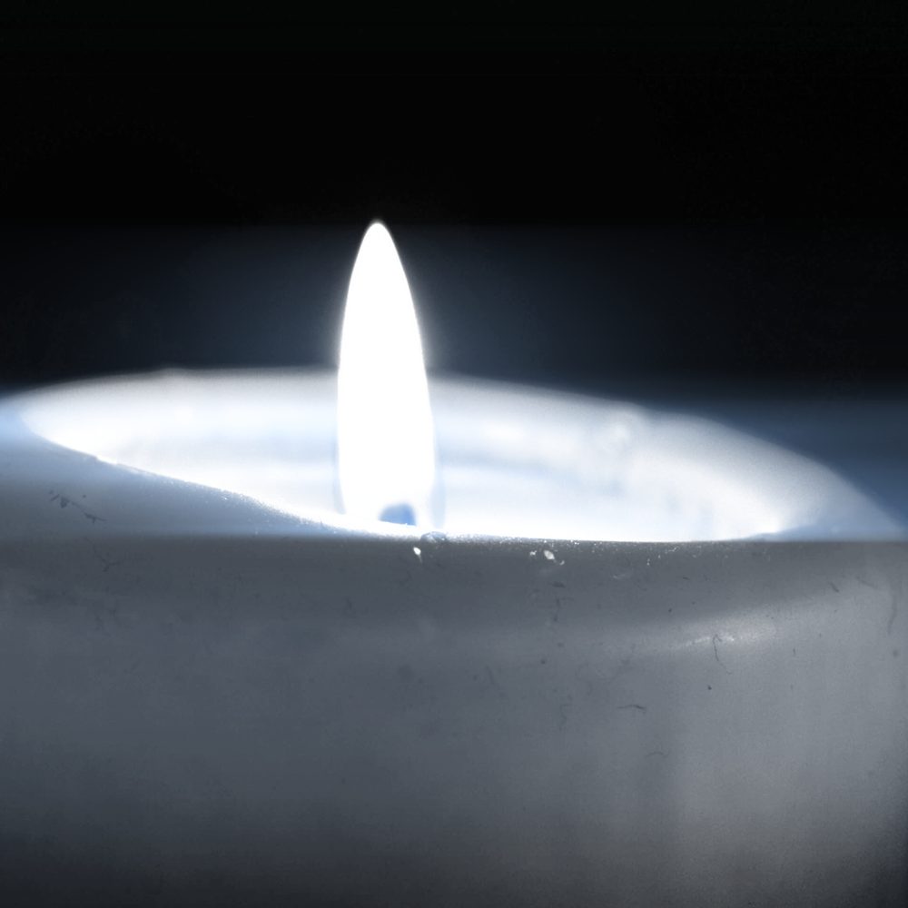Anamorphic Flare 適用済みの作例:ろうそくの灯り