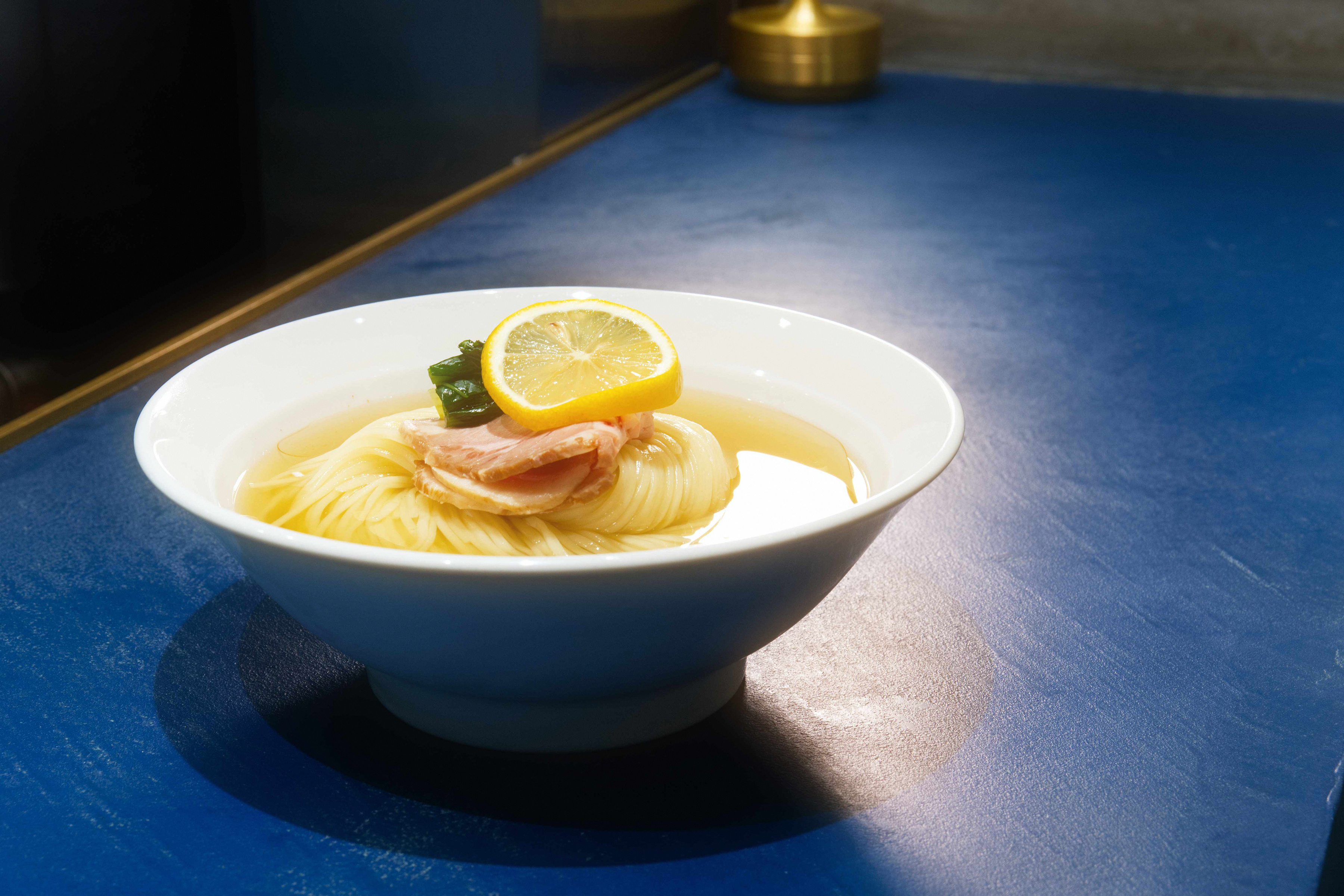 CINEMA MIST Gold Mist 適用済み作例:食卓のラーメン